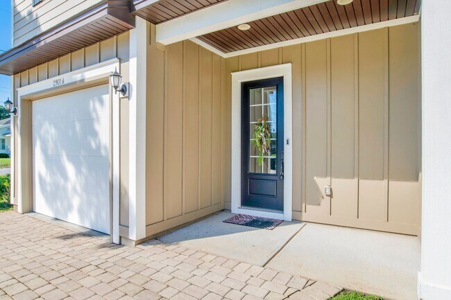 Foto del edificio - 3 bed East Hill Townhome