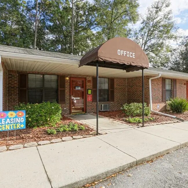 The Villas at Ashton Square 6933 W University Ave Gainesville, FL Apartments for Rent in