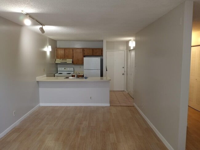 Foto del edificio - 2771 Riverside Dr