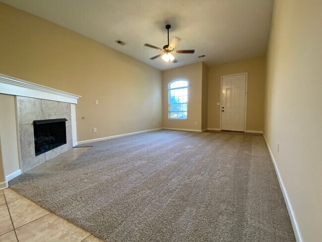 Foto del edificio - Gated Community - 3 Bedroom 2 Bathroom Cordova Rental Home