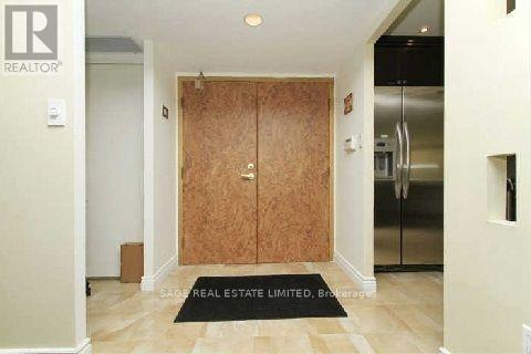 Building Photo - 71 Charles St E