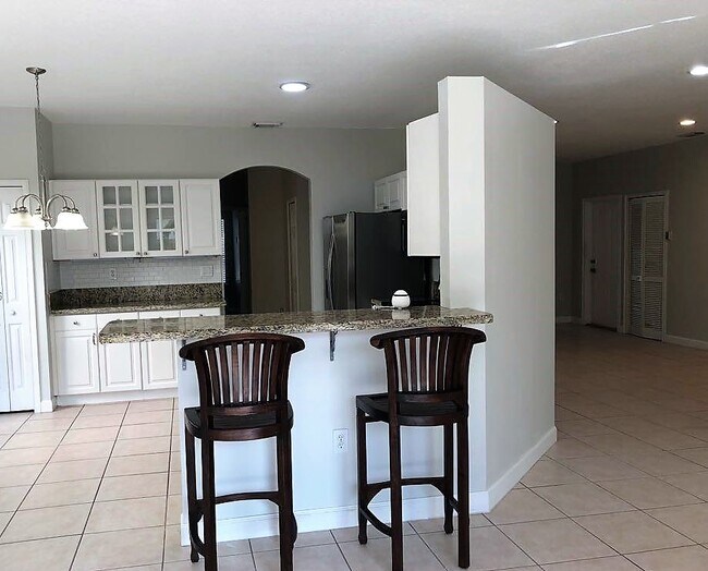 Breakfast Bar - 4756 NW 109th Psge