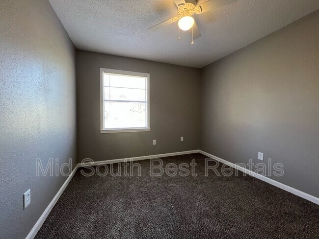 Building Photo - 5162 Broken Oak Dr