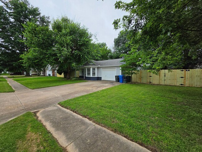 Foto del edificio - 3 Bedroom 2 Bath home in convenient location!