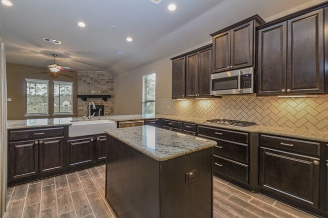 Foto del edificio - 14149 Isle Royal Ln