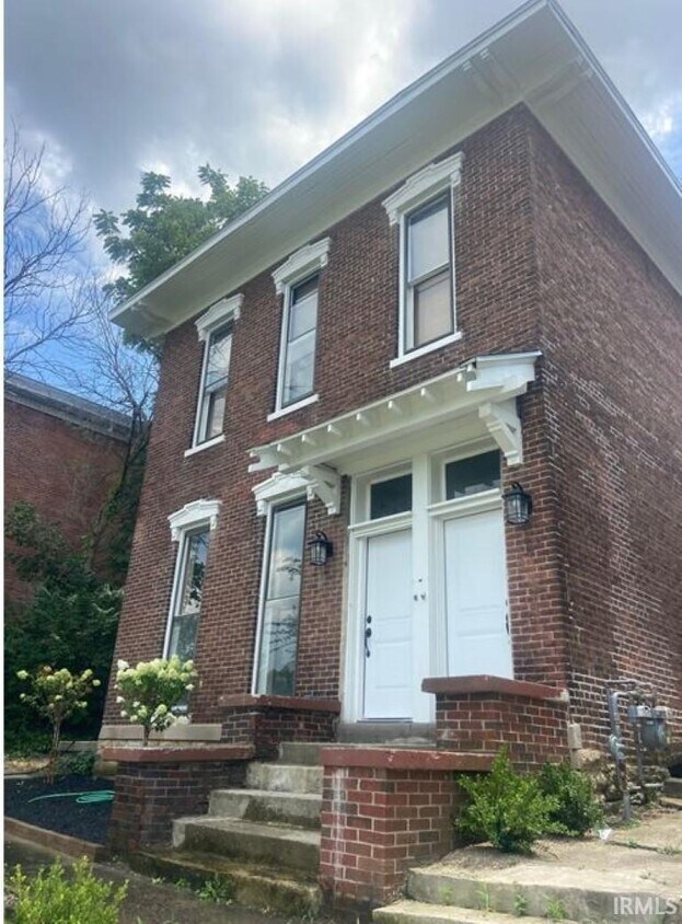 Primary Photo - 1413 Columbia St