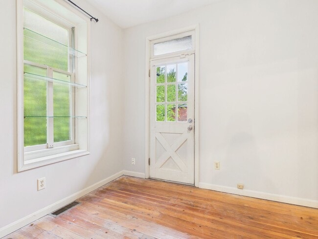 Building Photo - 4 Bedroom on Green Street