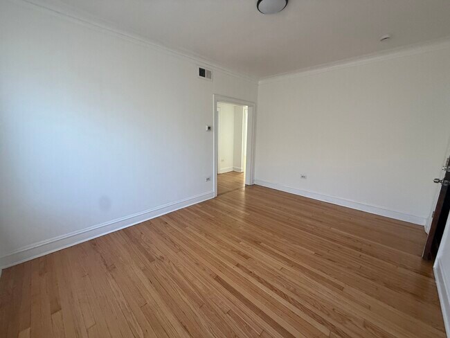 Foto del edificio - 5333 W Fullerton Ave