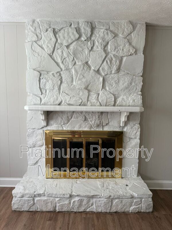 Building Photo - 10550 Worthington Hills Manor