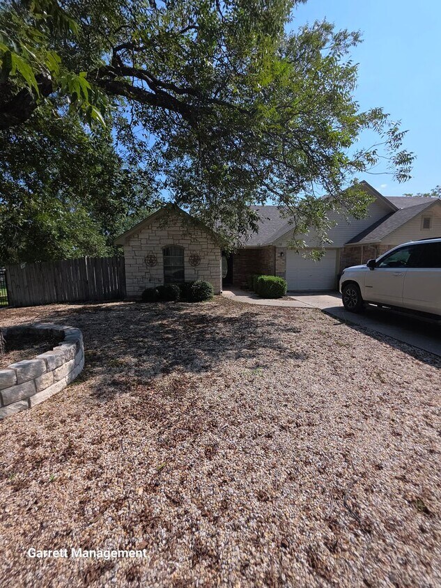 Foto principal - 2/2 Brick Townhome with Garage