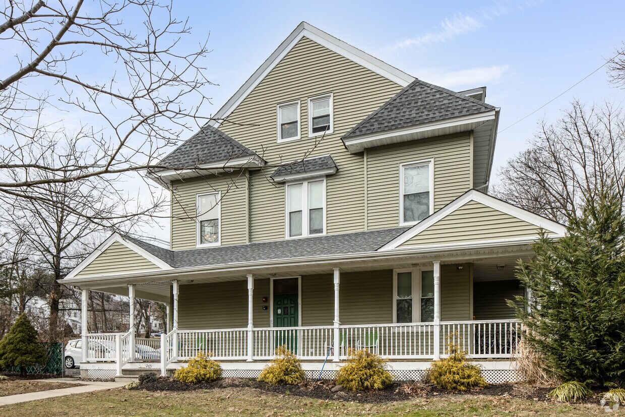 Exterior - Plaza House
