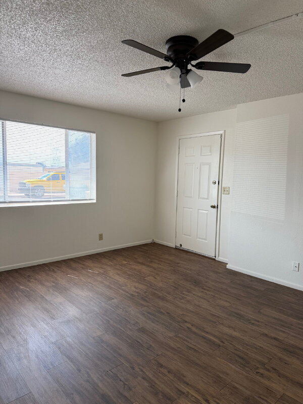 Foto del edificio - 6740 E Dallas St