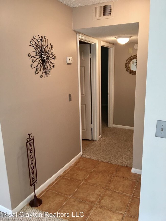 Building Photo - 1 br, 1 bath House - 202 Summit Ridge