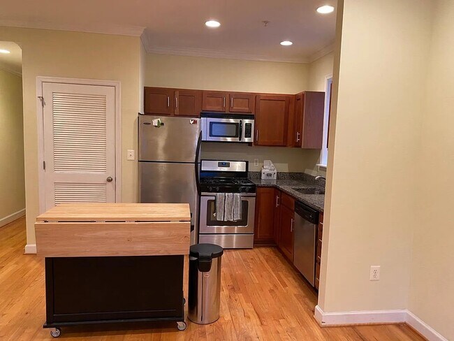 Cocina y despensa - 430 Irving St NW