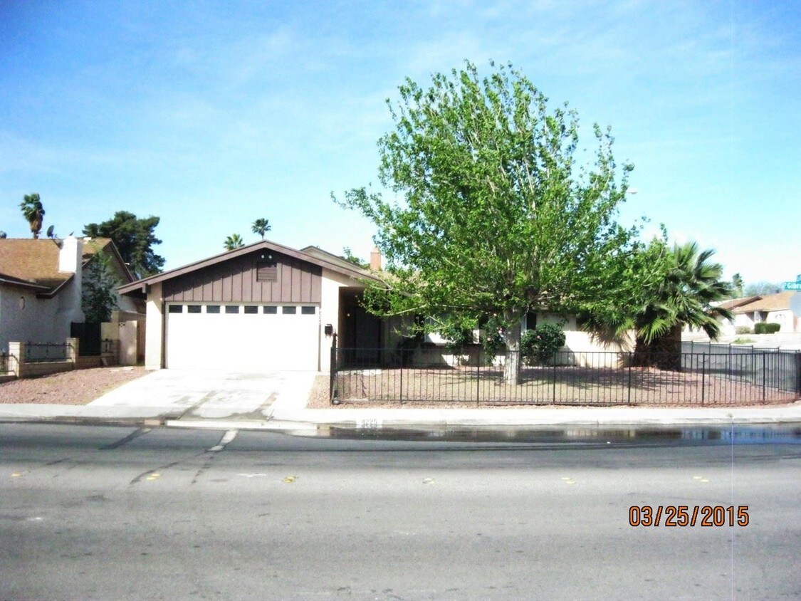 Foto principal - 3 br, 2 bath House - 4225 Gibraltar St.