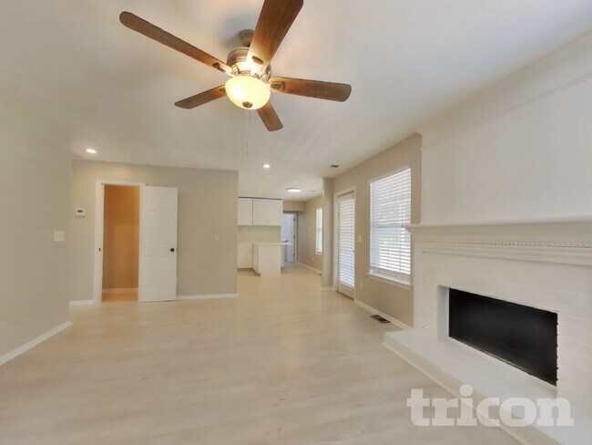 Foto del edificio - 1951 Hidden Valley Dr SW