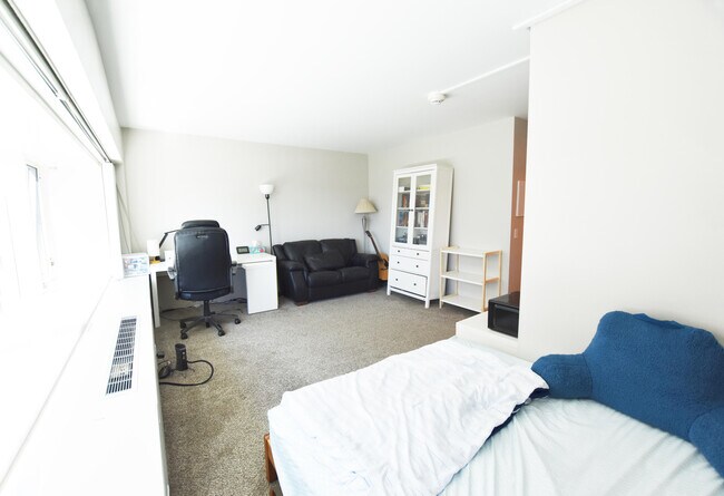 Building Photo - 555 E William St