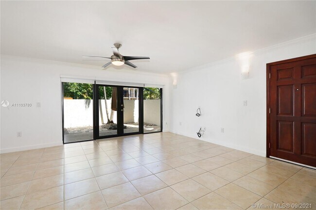 Foto del edificio - 3231 Bird Ave