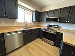 Building Photo - 540 W Del Campo Ave