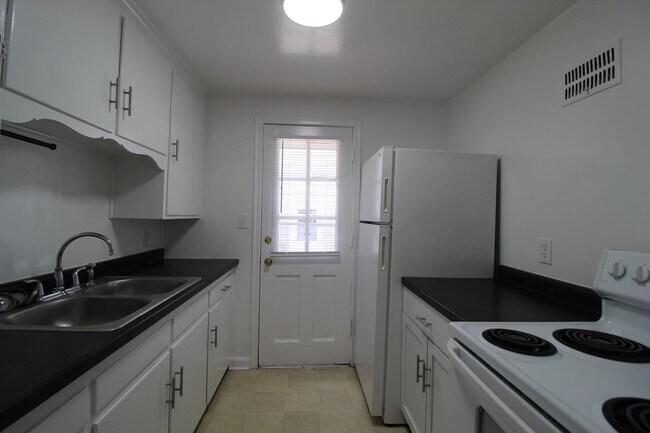 Foto del edificio - One Bedroom Duplex in North Kansas City