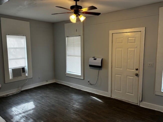 Building Photo - 7121 Bloxham Ave