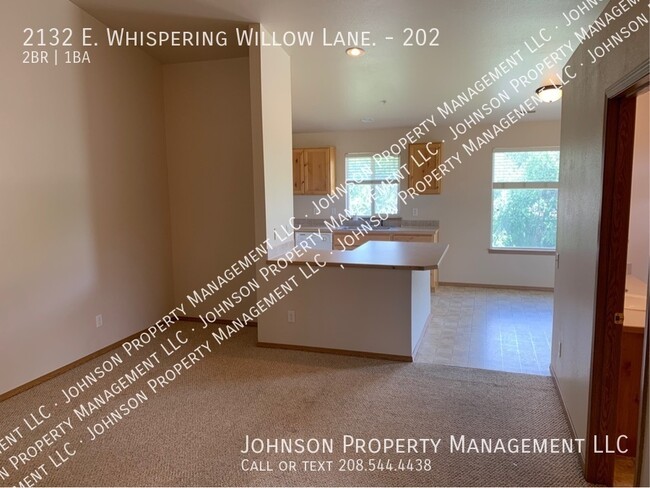 Foto del edificio - Whispering Willow Apartments: Modern, Conv...