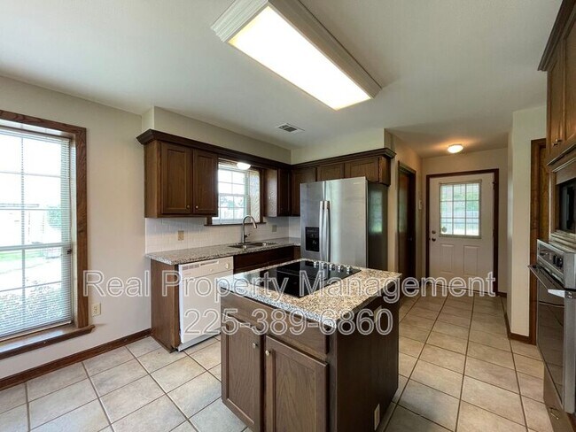 Building Photo - 2422 Riverside Dr