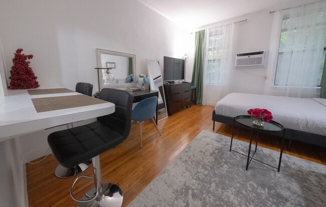 Building Photo - 1369 1st Ave