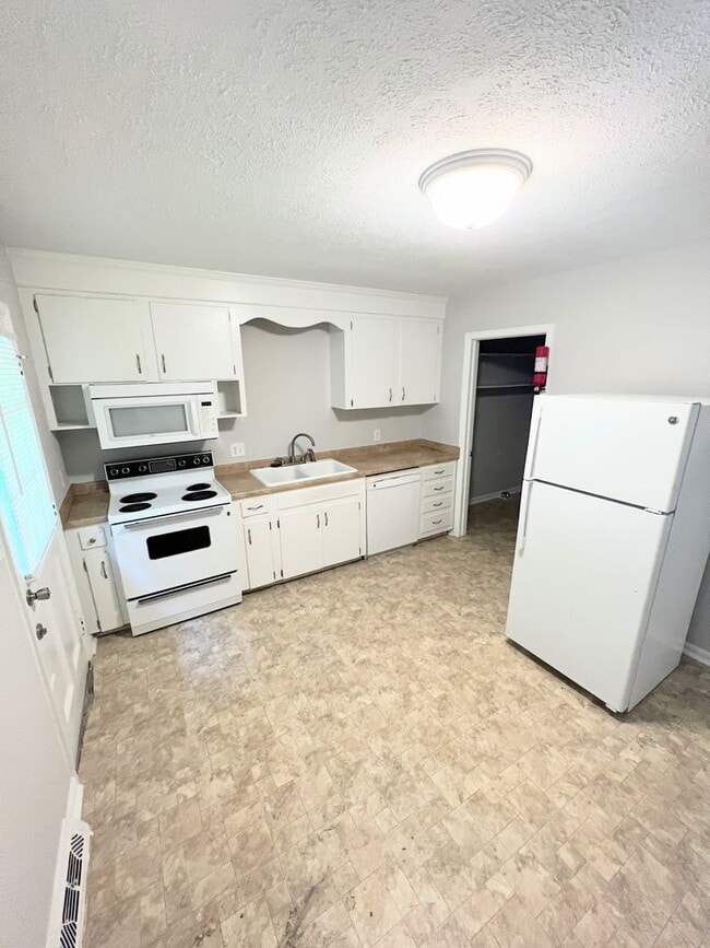 Photo - 1039 Oakmont Circle Apartment