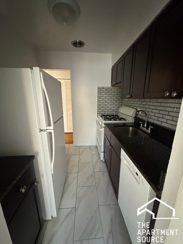 Foto principal - 6830 N Sheridan Rd