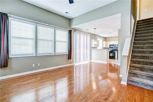 Foto del edificio - 709 Bedford Ct