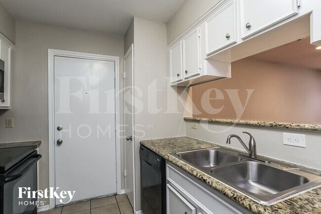 Building Photo - 9 W Bigelow Oak Ct