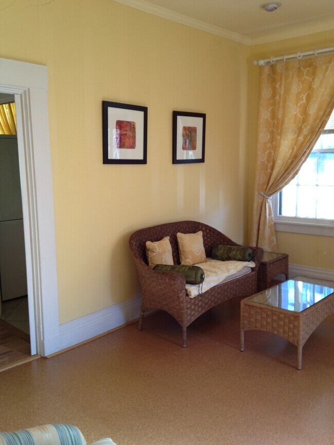 Living room - 519 Tusculum Ave