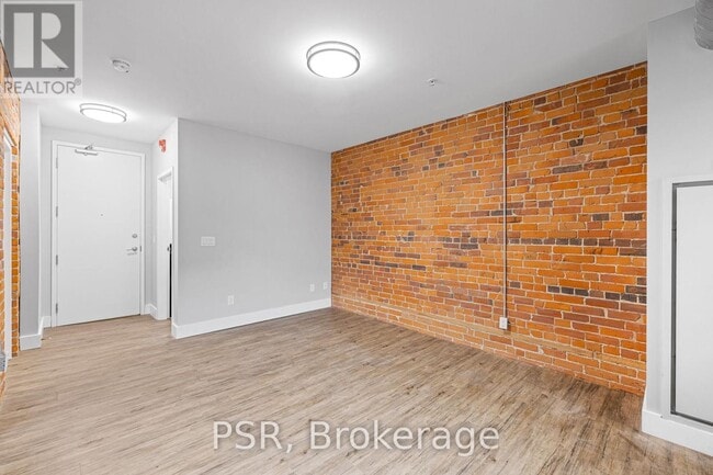 Building Photo - 2870 Dundas St W