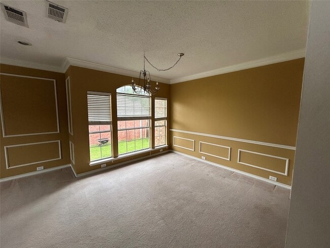 Building Photo - 2603 Hillside Dr