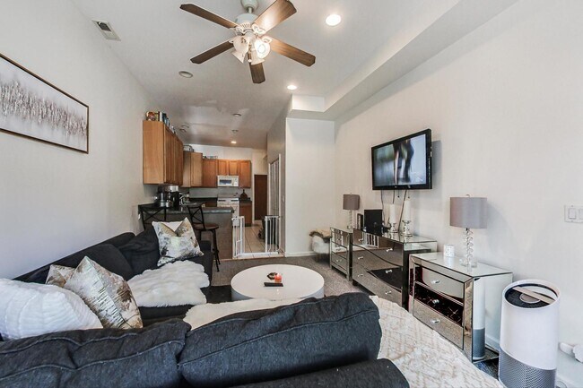 Foto del edificio - 3542 N Hoyne Ave