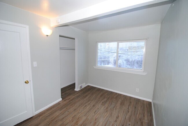 Building Photo - Lathrop St (1424/1426)