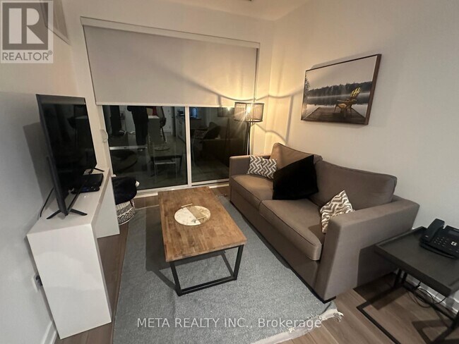 Photo du bâtiment - 120 Carrick Trail