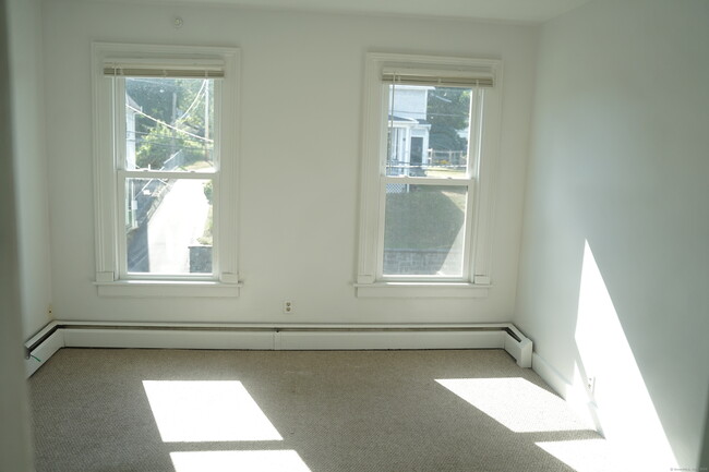 Building Photo - 14 Holbrook St