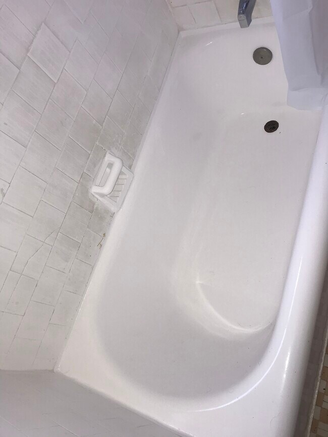 Bañera de tamaño completo - 4156 Rosewood Ave