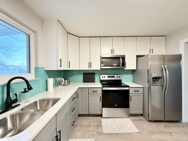 Foto del edificio - 9989 Dodge Dr