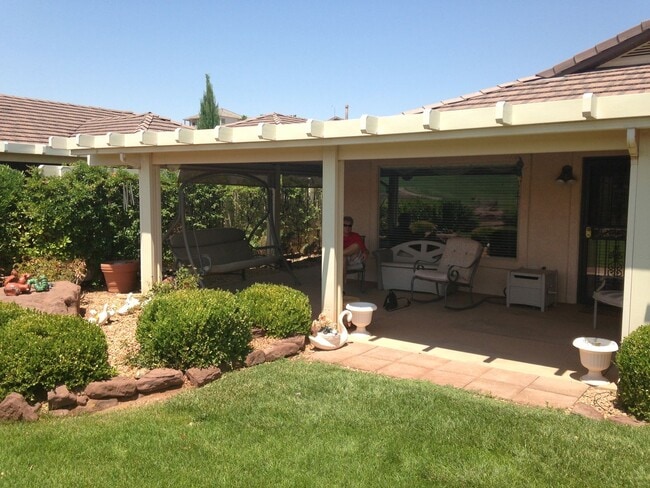 Building Photo - Wonderful 3 Bed 2 Bath Single Story on Sou...