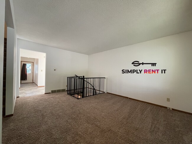 Foto del edificio - Huge 3 Bedroom Duplex in Ames, Aug 1st