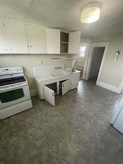 Building Photo - "Charming 2-Bed Apartment in Virginia, MN: Cozy Living at 707 S 5th Ave!"
