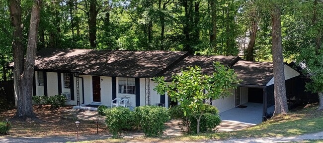 Building Photo - 211 Seminole Cir