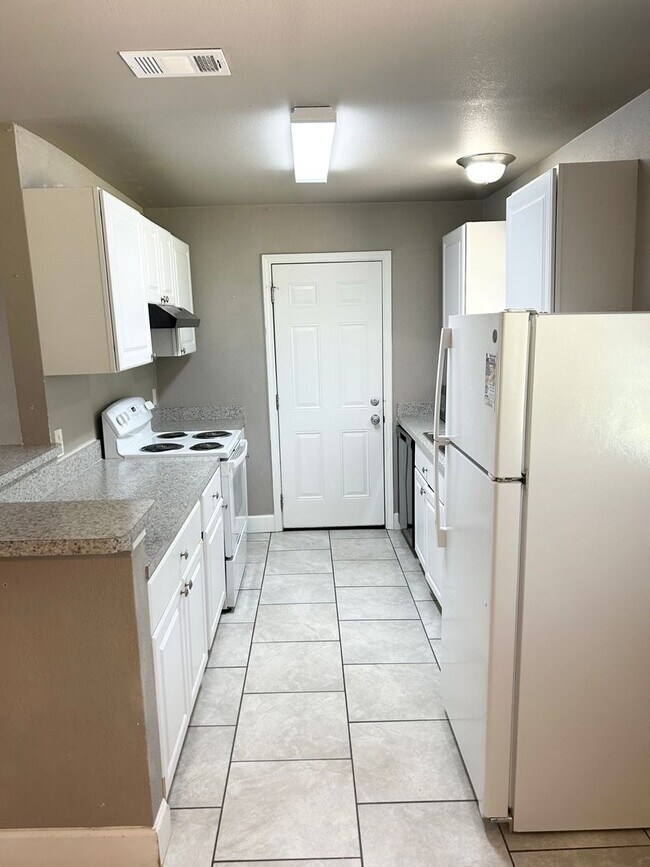 Building Photo - Cozy Home located in the heart of Burleson