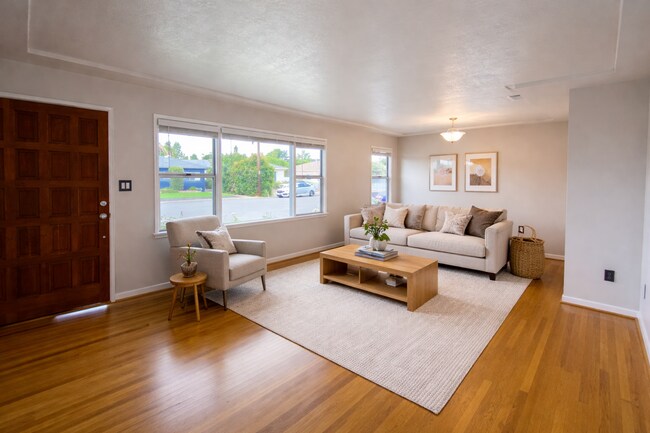 Building Photo - Large 3 bed 2 bath on 62nd! (Lease out, pending signatures. Check back in a few days!)