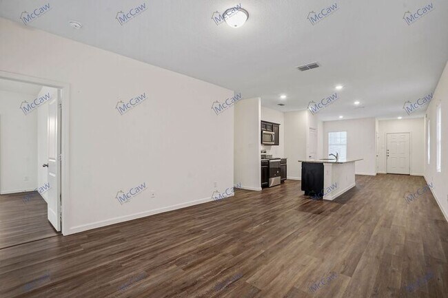 Foto del edificio - 5633 McMahan Ln