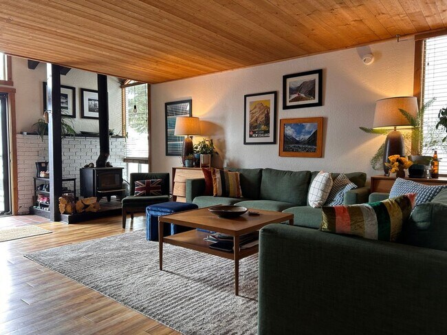 Foto del edificio - 1904 Sierra Nevada Rd