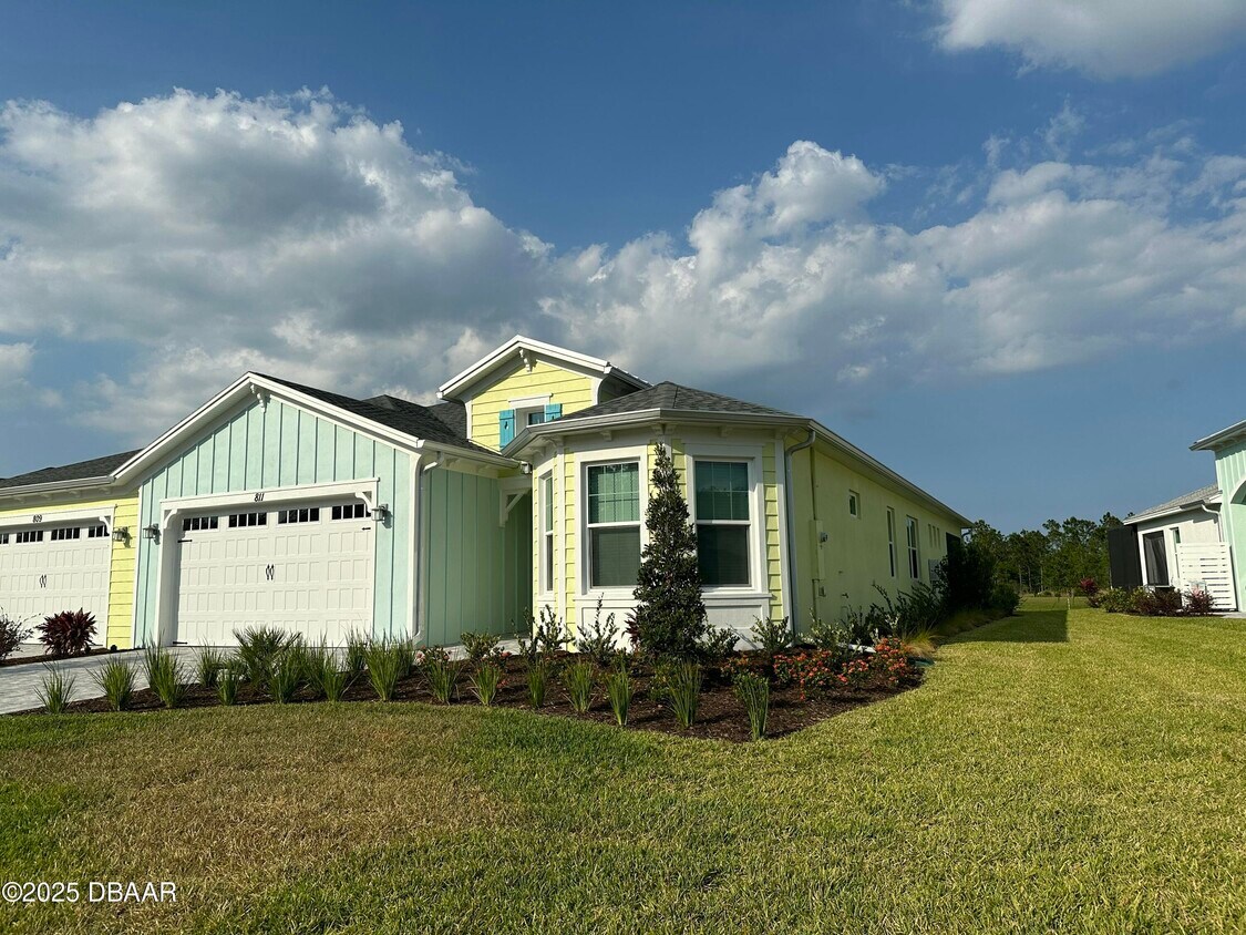 Primary Photo - 811 Margaritaville Ave